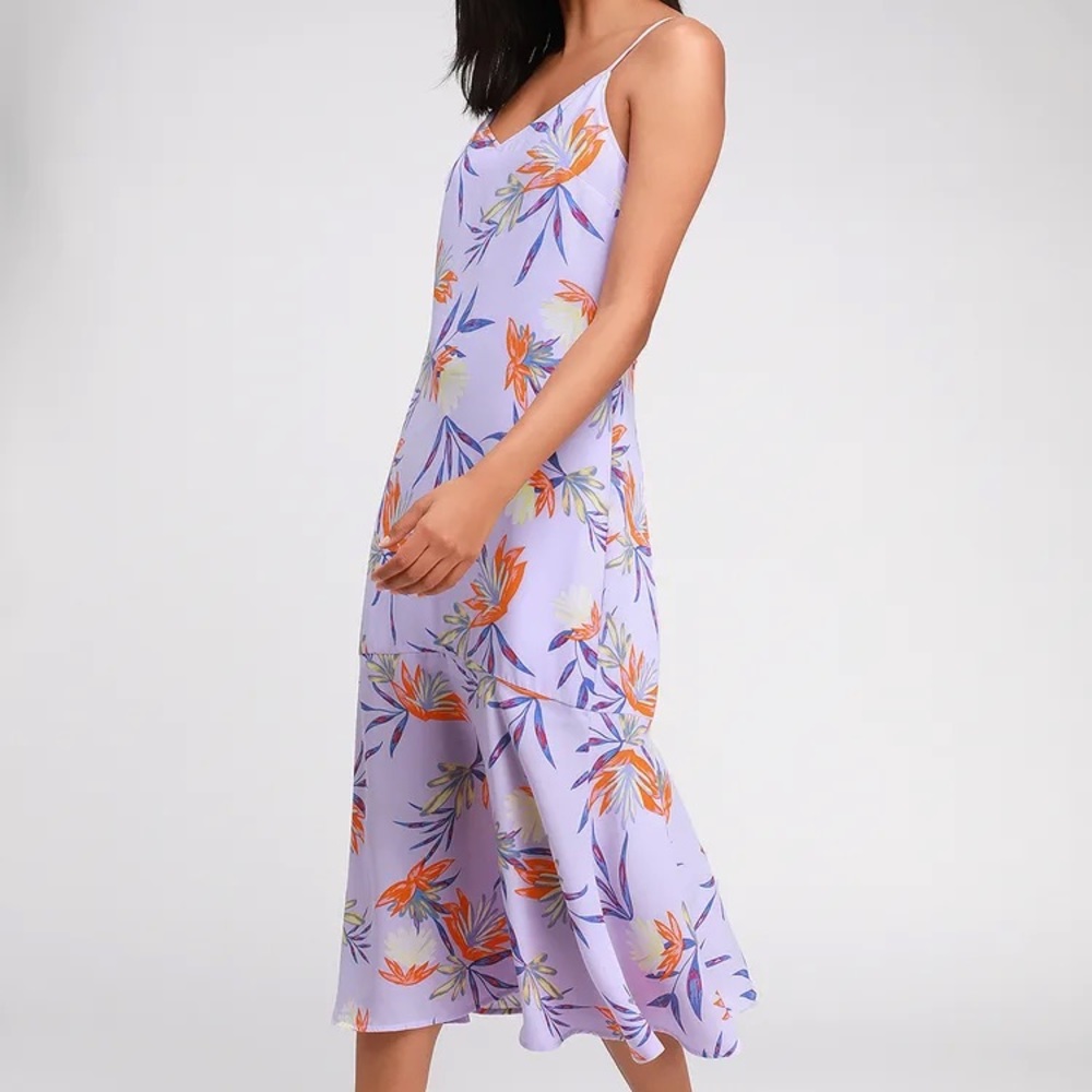 NWT LULUS LAVENDER FLORAL MIDI DRESS M